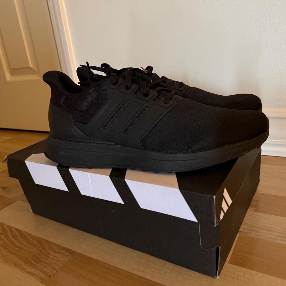 Adidas UBounce DNA Triple Black Sneaker